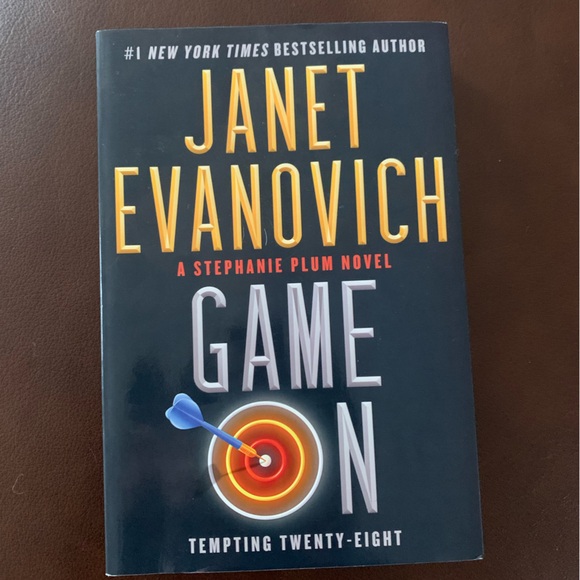 Janet Evanovich Books (3) - Picture 6 of 7
